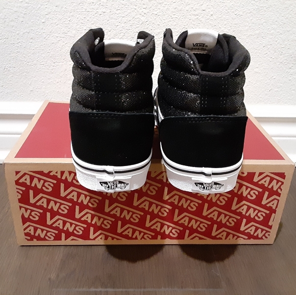 Vans - Picture 3 of 4